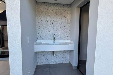 Casa &agrave; venda - 246m&sup2; - Condominio Alto da Floresta