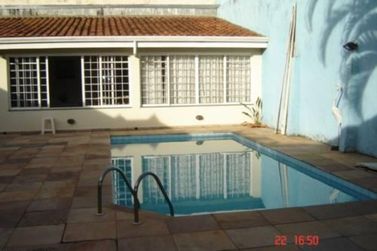 Casa &agrave; venda - 277m&sup2; - JARDIM ITAPERI