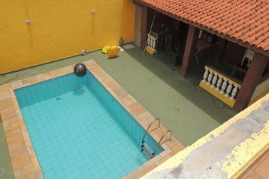 Casa &agrave; venda - 300m&sup2; - Jardim Vila Galv&atilde;o
