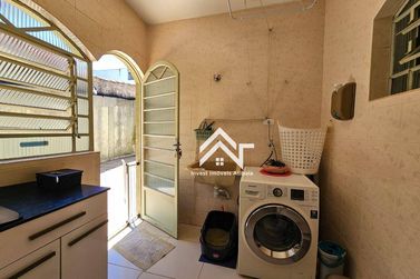 Casa &agrave; venda - 221m&sup2; - Jardim Shangri-L&aacute;