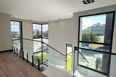 Casa &agrave; venda - 246m&sup2; - Condominio Alto da Floresta