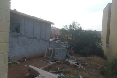 Terreno &agrave; venda - 298m&sup2; - JARDIM IMPERIAL