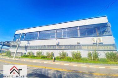 Sal&atilde;o Comercial para alugar - 1100m&sup2; - Caetetuba