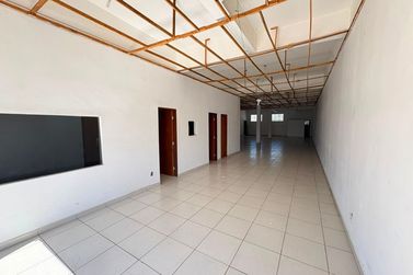 Sal&atilde;o Comercial para alugar - 220m&sup2; - Jardim Imperial