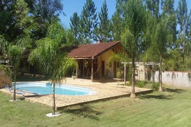 Ch&aacute;cara &agrave; venda - 374m&sup2; - Jardim Suely