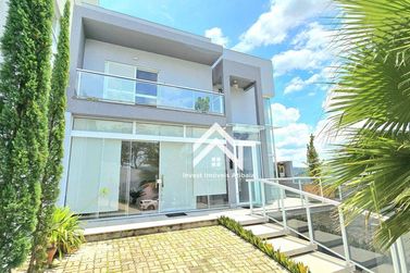Casa &agrave; venda - 380m&sup2; - Vale do Sol