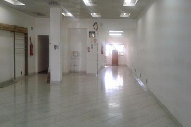 Sal&atilde;o Comercial &agrave; venda - 393m&sup2; - CENTRO