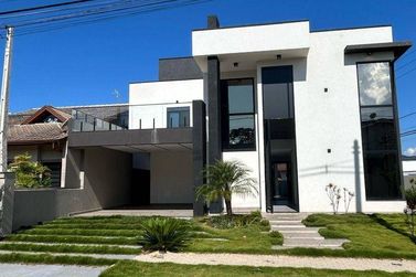 Casa &agrave; venda - 246m&sup2; - Condominio Alto da Floresta