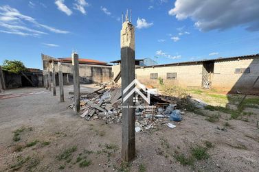 Sal&atilde;o Comercial &agrave; venda - 900m&sup2; - Jardim das Cerejeiras