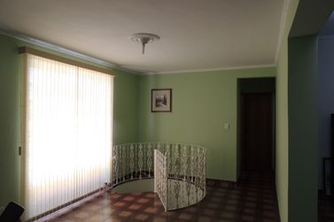 Casa &agrave; venda - 300m&sup2; - Jardim Vila Galv&atilde;o