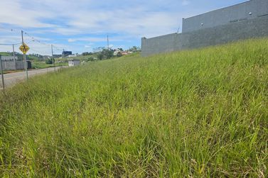 Terreno &agrave; venda - 526m&sup2; - 3 pistas