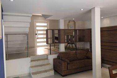 Casa &agrave; venda - 350m&sup2; - Jardim Eneide