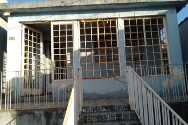 Casa &agrave; venda - CENTRO