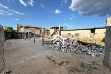 Sal&atilde;o Comercial &agrave; venda - 900m&sup2; - Jardim das Cerejeiras