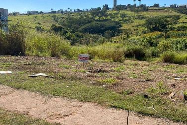 Terreno &agrave; venda - 215m&sup2; - Jardim das Cerejeiras