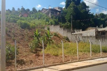 Terreno &agrave; venda - 320m&sup2; - Jardim Imperial