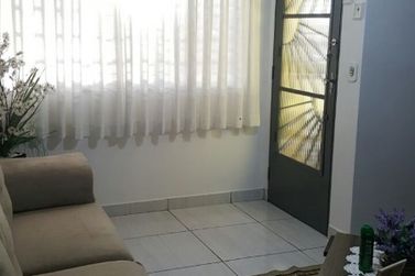 Casa &agrave; venda - 180m&sup2; - JARDIM CEREJEIRAS