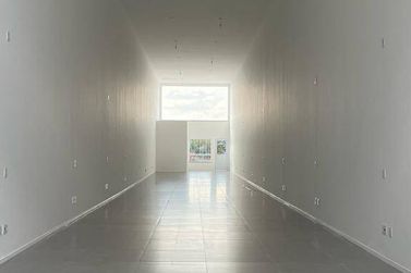 Sal&atilde;o Comercial para alugar - 258m&sup2; - Centro
