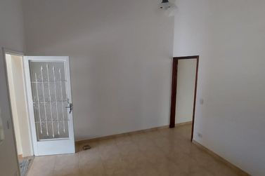 Casa para alugar - 70m&sup2; - JARDIM DAS CEREJEIRAS