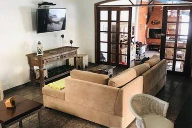 Casa para alugar - 350m&sup2; - Rio Abaixo