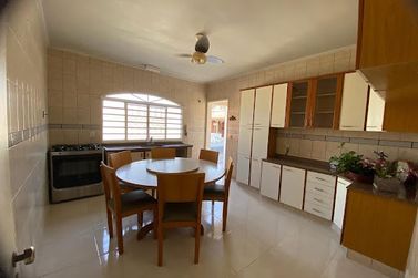 Casa para alugar - 307m&sup2; - Alvin&oacute;polis