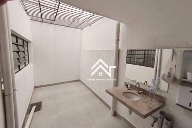 Sal&atilde;o Comercial para alugar - 224m&sup2; - Centro