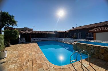 Casa para alugar - 307m&sup2; - Alvin&oacute;polis