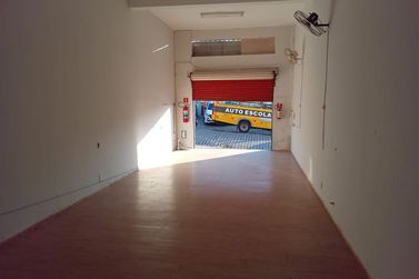 Sal&atilde;o Comercial para alugar - 50m&sup2; - CENTRO