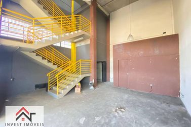 Sal&atilde;o Comercial para alugar - 1100m&sup2; - Caetetuba