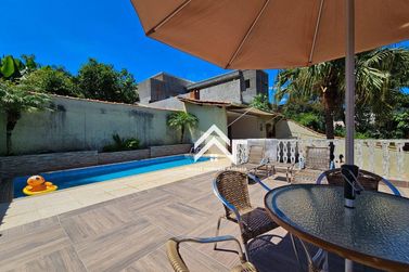 Casa &agrave; venda - 221m&sup2; - Jardim Shangri-L&aacute;