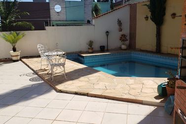 Casa &agrave; venda - 377m&sup2; - JARDIM DAS FLORES