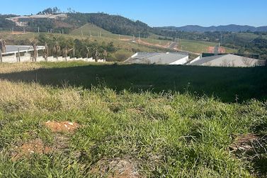 Terreno &agrave; venda - 3500m&sup2; - Loteamento Serras de Atibaia I