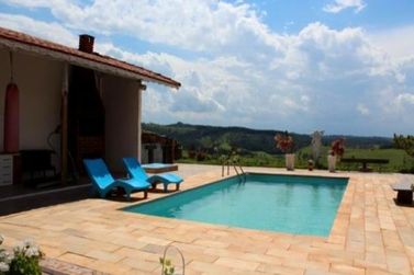 Ch&aacute;cara &agrave; venda - 260m&sup2; - Vit&oacute;ria R&eacute;gia