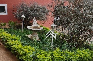 Casa &agrave; venda - 429m&sup2; - Vale das Flores