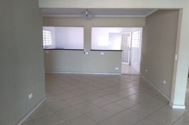 Casa &agrave; venda - 350m&sup2; - JD DO LAGO