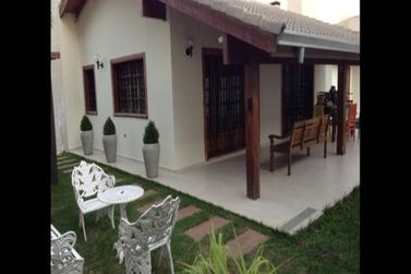 Casa &agrave; venda - 720m&sup2; - JARDIM FLORESTA
