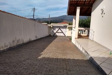 Casa &agrave; venda - 350m&sup2; - JD DO LAGO