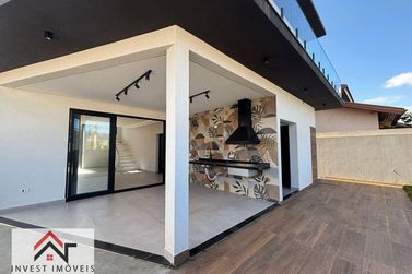 Casa &agrave; venda - 246m&sup2; - Condominio Alto da Floresta