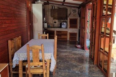 Ch&aacute;cara &agrave; venda - 145m&sup2; - Rio Abaixo