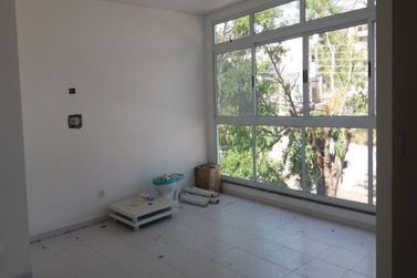 Sal&atilde;o Comercial para alugar - 688m&sup2; - Centro