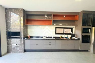 Casa para alugar - 228m&sup2; - Rio Abaixo