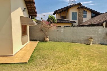 Casa &agrave; venda - 250m&sup2; - VILA ESPERIA OU GIGLIO
