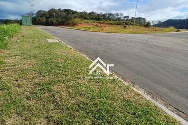 Terreno &agrave; venda - 300m&sup2; - Condom&iacute;nio Portal Lamis