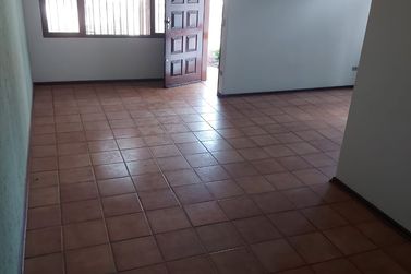 Casa para alugar - 80m&sup2; - JARDIM DO LAGO