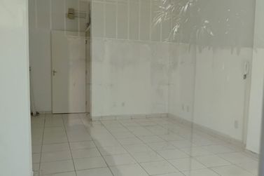 Sal&atilde;o Comercial para alugar - 27m&sup2; - Centro