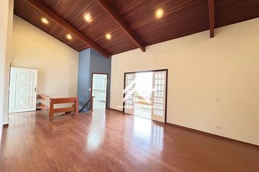 Casa para alugar - 440m&sup2; - Vila Petr&oacute;polis