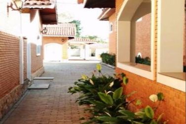 Casa &agrave; venda - 919m&sup2; - Vila Esperia