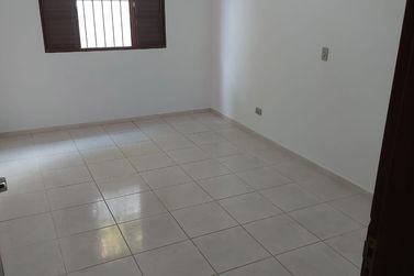 Casa para alugar - 80m&sup2; - JARDIM DO LAGO