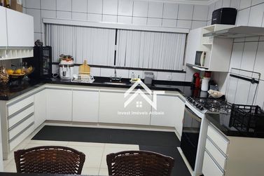 Casa &agrave; venda - 429m&sup2; - Vale das Flores