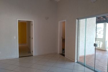 Casa &agrave; venda - 350m&sup2; - JD DO LAGO